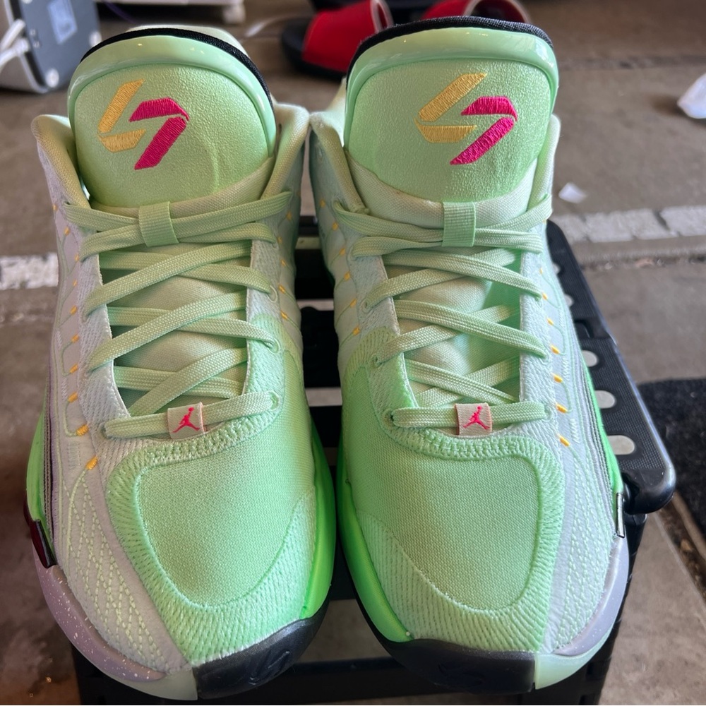 Nike Jordan Luka 4 men’s size 10.